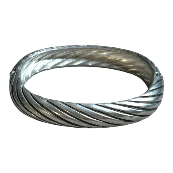 Twisted Lines Textured Oval Shape Satin Finish Darker Silver Tone Hinge Bangle - Picture 1 of 6